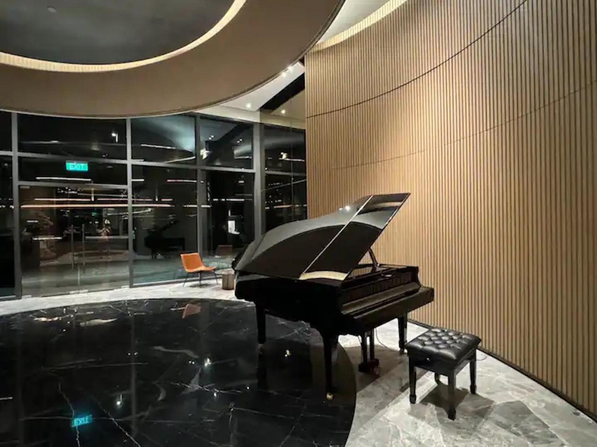 The Opera Apartment Cental Saigon Free Pool-Gym-Sauna Room- Golf Mini Ho Chi Minh City Exterior photo